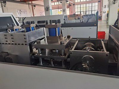 Moule de post-poinçonnage