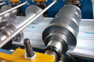 Le rouleau est construit en acier 45# de haute qualité au moyen de tours CNC et d'un traitement thermique pour une longue durée de vie. Le placage au chrome dur est disponible en option.