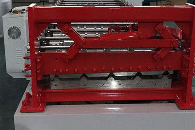 L'outil de coupe est fabriqué en acier moulé Cr12 et soumis à un traitement thermique HRC58-60 pour une qualité optimale et une durée de vie prolongée. 